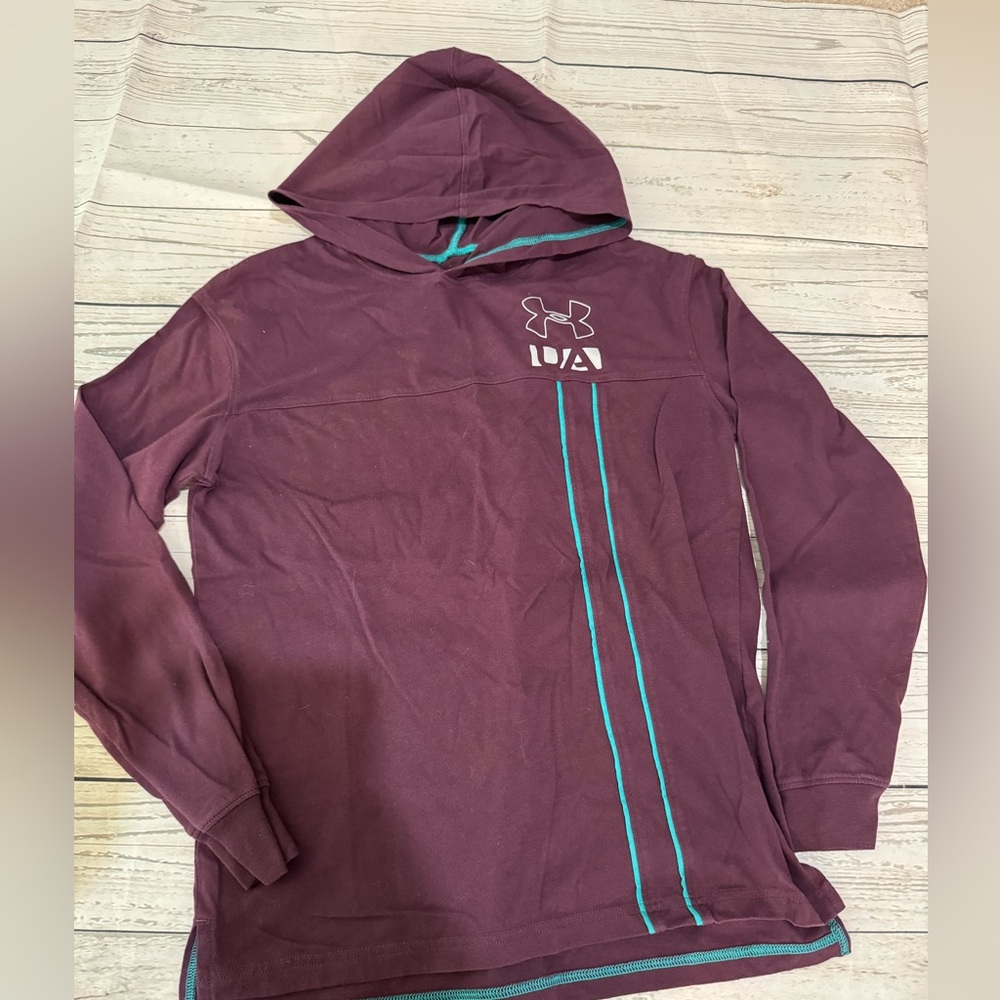 UnderArmour youth XL long sleeve hooded Tee